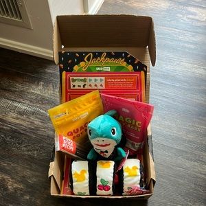 BarkBox Jackpawt 3 treats and 2 toys: Clark the Card Shark & Howly Roller, L dog